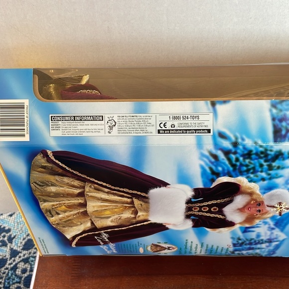 1996 Happy Holidays Barbie NIB Mint - Picture 5 of 10
